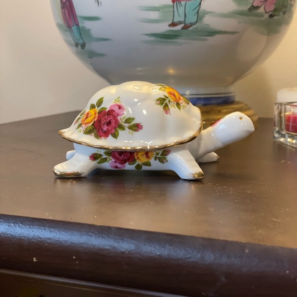 Cottage Rose Fine Bone China Tortoise Turtle Candle ~ Ring Trinket Box NOS - Picture 3 of 8